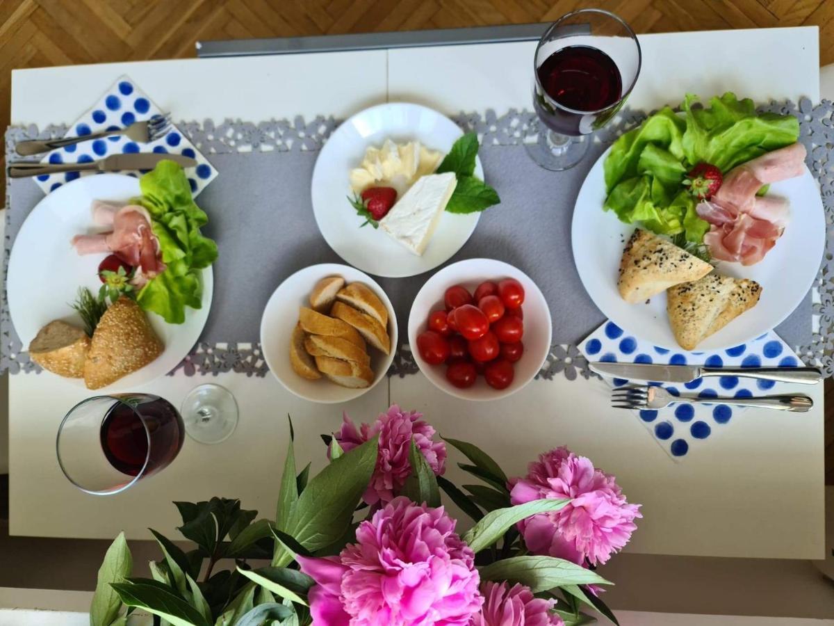 Apartament Chmielna Warschau Buitenkant foto